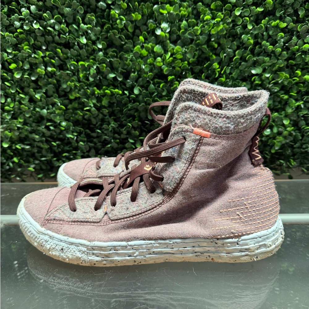 High-Top Women's Sneakers in Dusty Rose and Brown